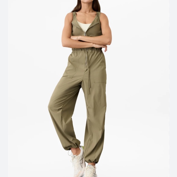 Athleta Flex Zip-Up Sleeveless Jumpsuit Olive M Travel Athleisure Casual NWT - Picture 1 of 16